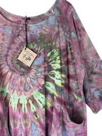Image 4 of XL Cotton Forager Top in Electric Spiral Ice Dye
