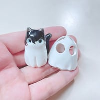 Image 4 of Black And White Cat With Ghost Mask Ceramic Figurine 4 (white gold version)