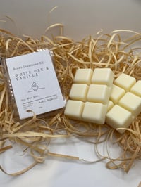 Image 2 of Sea salt & orchid clamshell wax melts  / whit oak & vanilla 