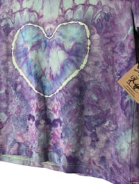 Image 6 of ♻️ UPCYCLED M Ladies Stretch Heart Tee in Pinkish Purple Ice Dye