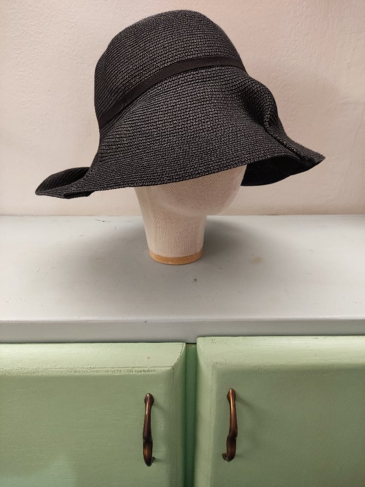 Image of Cappello diva nero modellabile