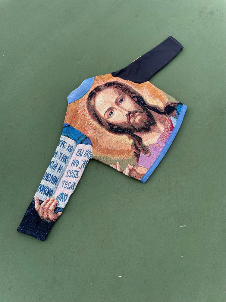 HOLY JEAN Image 4