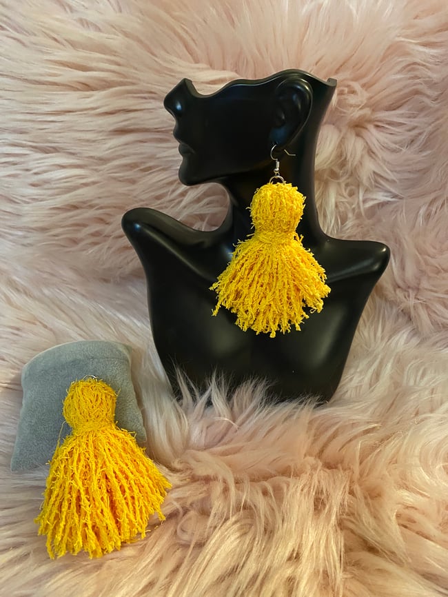 Short Tassel Earrings Solid Colors (Cotton)