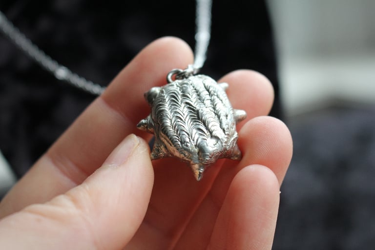 dead good wasp spiky necklace Image 7