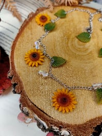 Image 5 of Charmsowy naszyjnik ze słonecznikami i listkami 🌻🌿