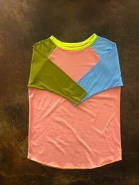 Image 3 of Small COLOUR BLOCKED BASEBALL TEE