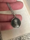 Superbe pendentif en argent guilloché, émail gris, poinçon charançon, XIXème siècle