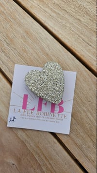 Broche LOVE GM runway
