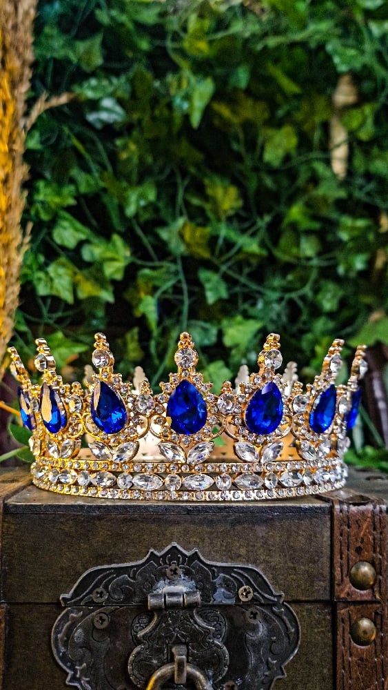 👑The Armored Kingdom Oceanic Sapphire Blue Queens Crown (Gold)