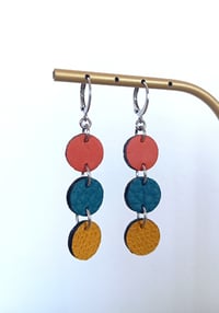 Image 6 of Boucles d'oreilles Zoé mini en cuir upcyclé 