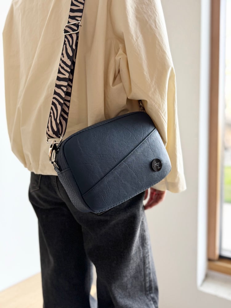 Image of Box Bag Dark Blue