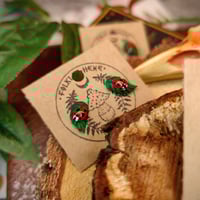 Image 4 of Kolczyki wkrętki biedronka na listku 🌿🐞