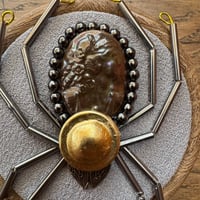 Image 2 of Cameo spider (a, 3 inches)