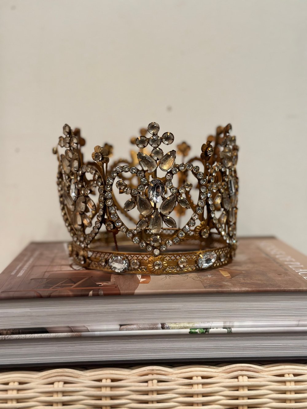 Image of Gold Crown with sparkling Diamantes 