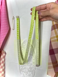 Image 1 of Tape measure ear-neck Lime