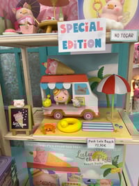 Image 2 of Lulu the Piggy Ice Cream Van Premium Set