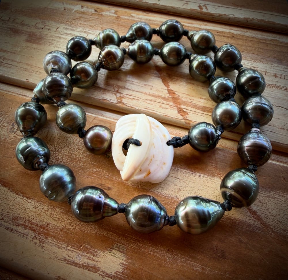 Image of Hand knotted Tahitian pearl necklace with puka shell clasp 18 inch
