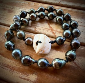 Image of Hand knotted Tahitian pearl necklace with puka shell clasp 18 inch