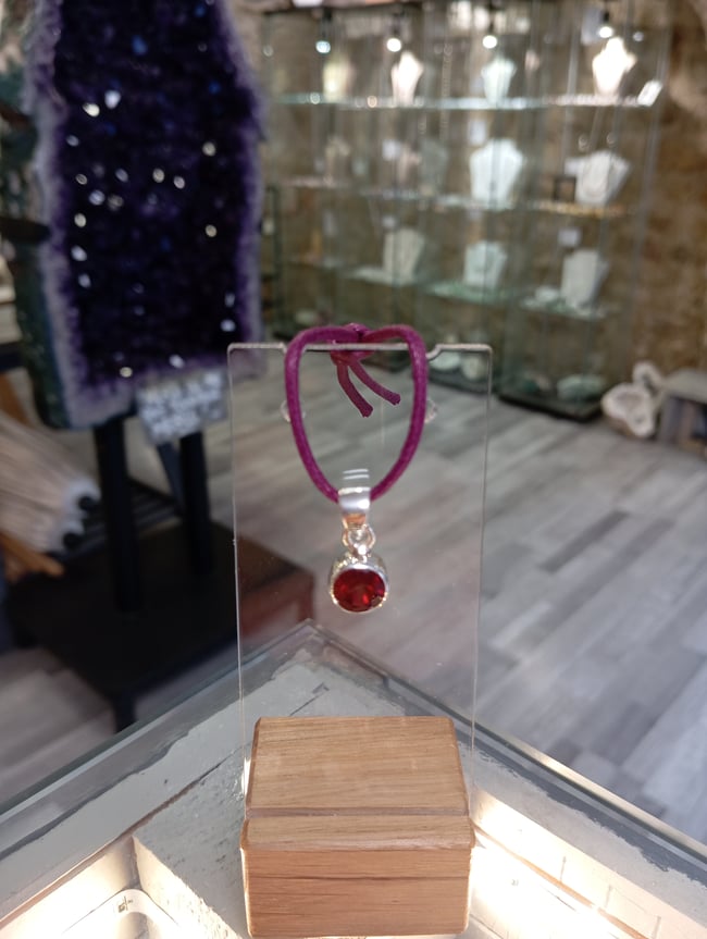 Pendentif grenat almandin
