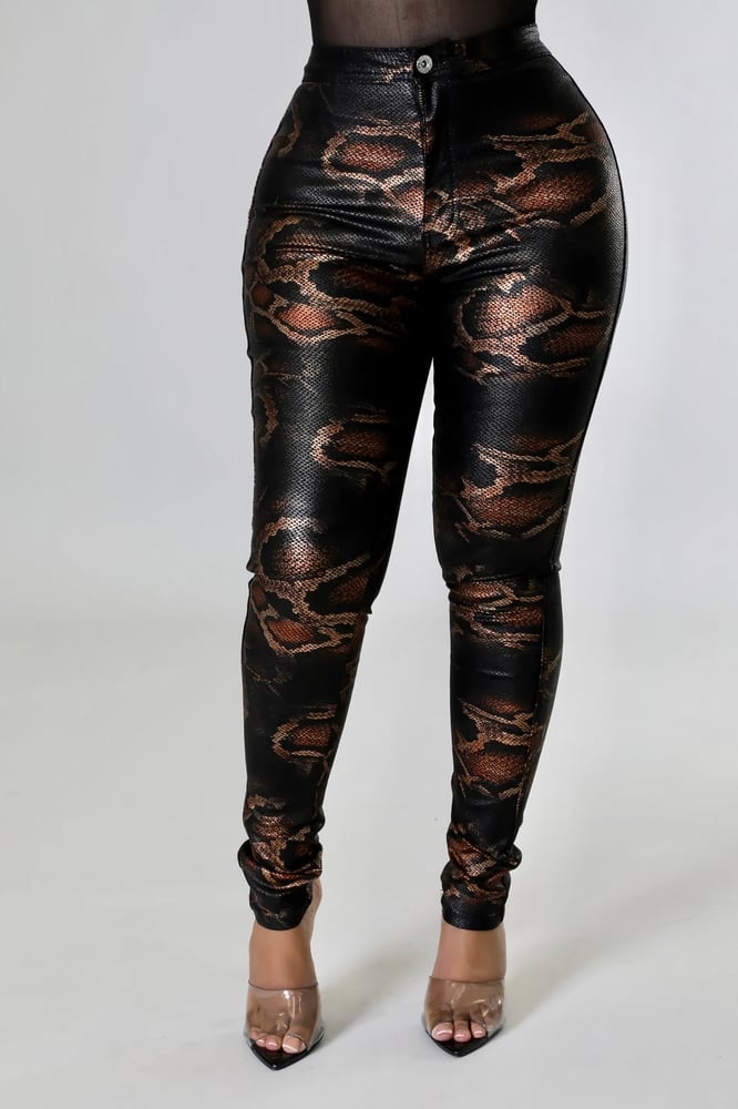 Image of EVERYONE KNOWS PANTS 