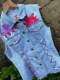 Image 5 of Chaleco vintage vaquero bordado a man. Talla L/XL