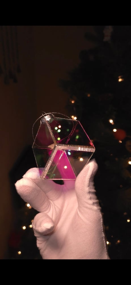 Image of Ornament drop 