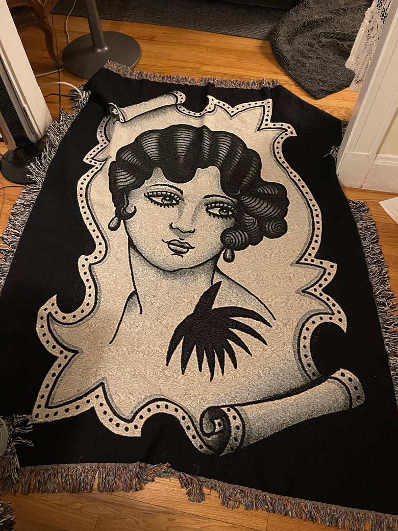 Image of Girlhead woven blanket 3