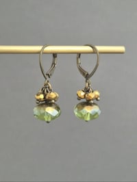 Image 2 of Boucles d’oreilles vert olive en grappe
