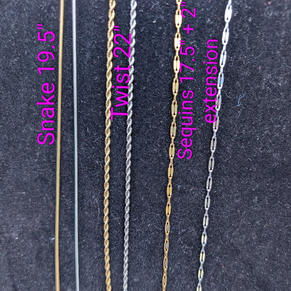 Image of Blong Shia Floral Heart Necklace - 18K Gold Plated, Hypoallergenic, Water-Resistant
