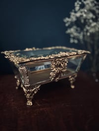 Image 11 of Grand coffre à bijoux reliquaire en cristal biseauté et bronze doré, fin XIXème s.