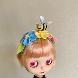 Image of Springtime Bee And Flower Headband For Neo Blythe #1