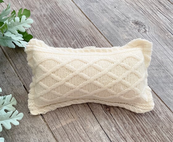 Image of Knit textured pillow off white
