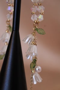 Image 3 of 3 tier Lilly of the Valley