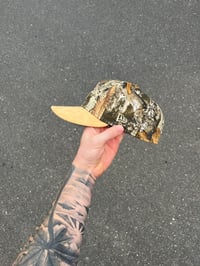 Image 3 of SUEDE BRIM REAL TREE CAMO SEATTLE MARINERS CUSTOM FITTED CAP
