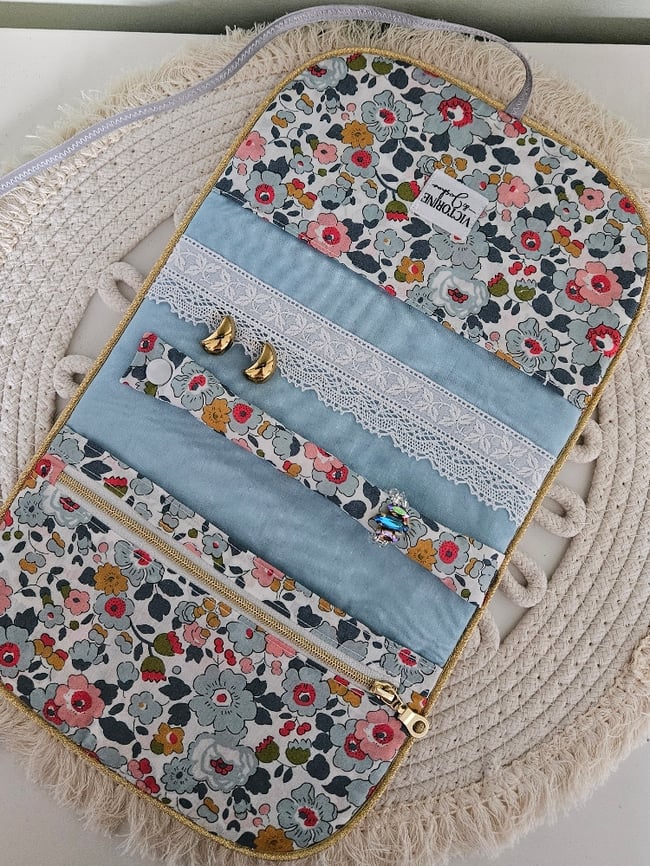 SUR COMMANDE - Pochette à bijoux -