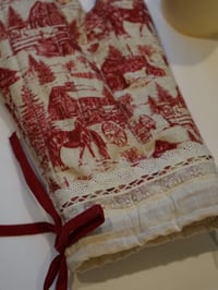 Image 2 of Quilted Oven Mitt (Tree Farm)