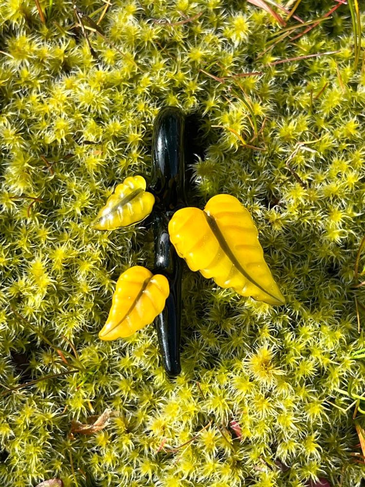 Image of Mini Yellow 3 Leaf Pendant