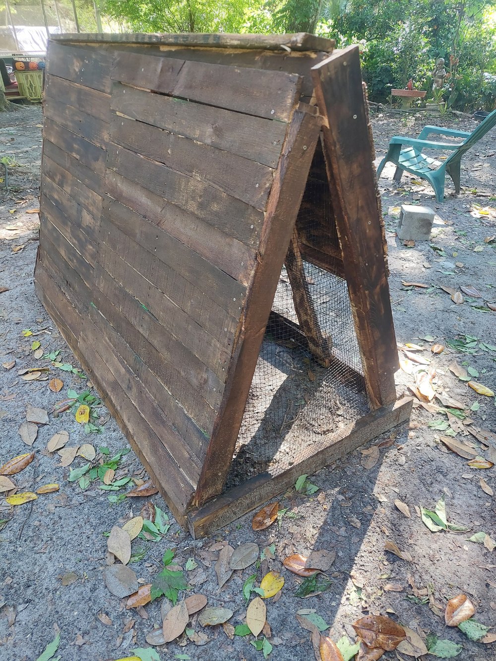 Image of AFRAME WOODEN HUTCH