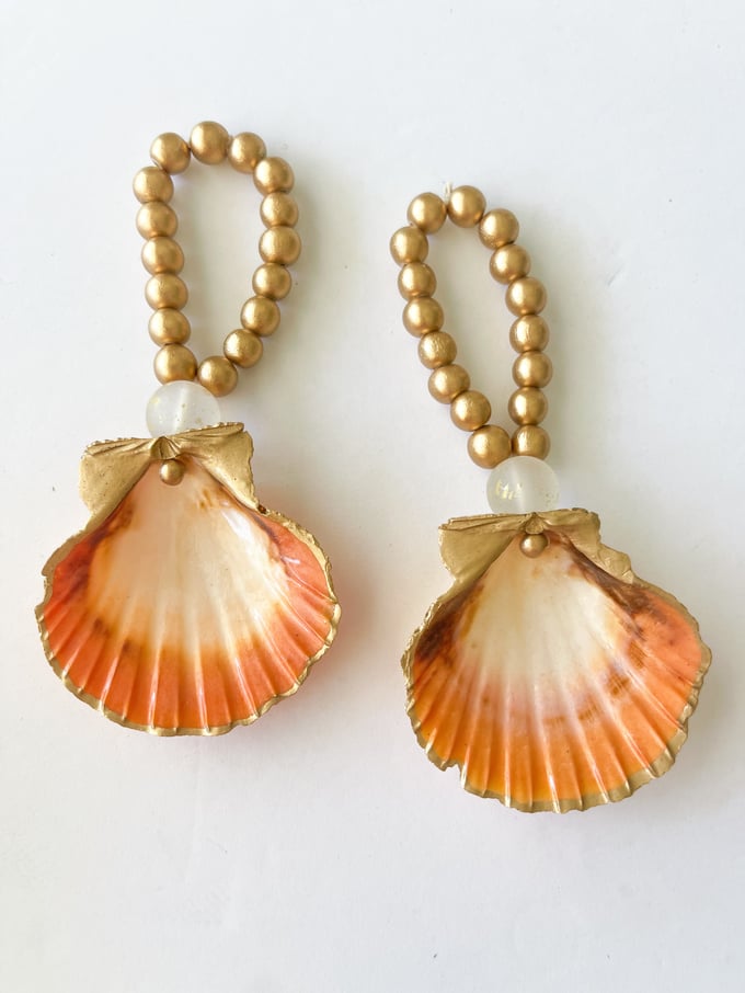 Image of Clammy - Shell Wine Charm