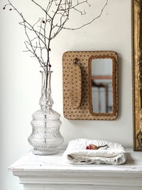 Image 4 of Ancien miroir de courtoisie avec brosse