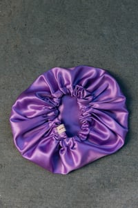 Image 4 of "AMETHYST" LUXURY SATIN BONNET