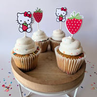 Image 5 of Hello kitty Fresitas Cupcake Toppers Sets de 12 y 24