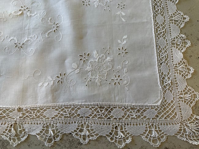 Rectangle white cut work lge doilies