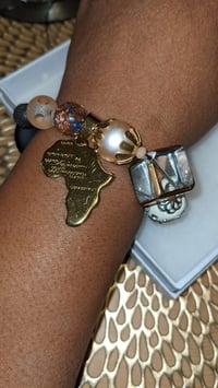 Africa pendant bracelet 
