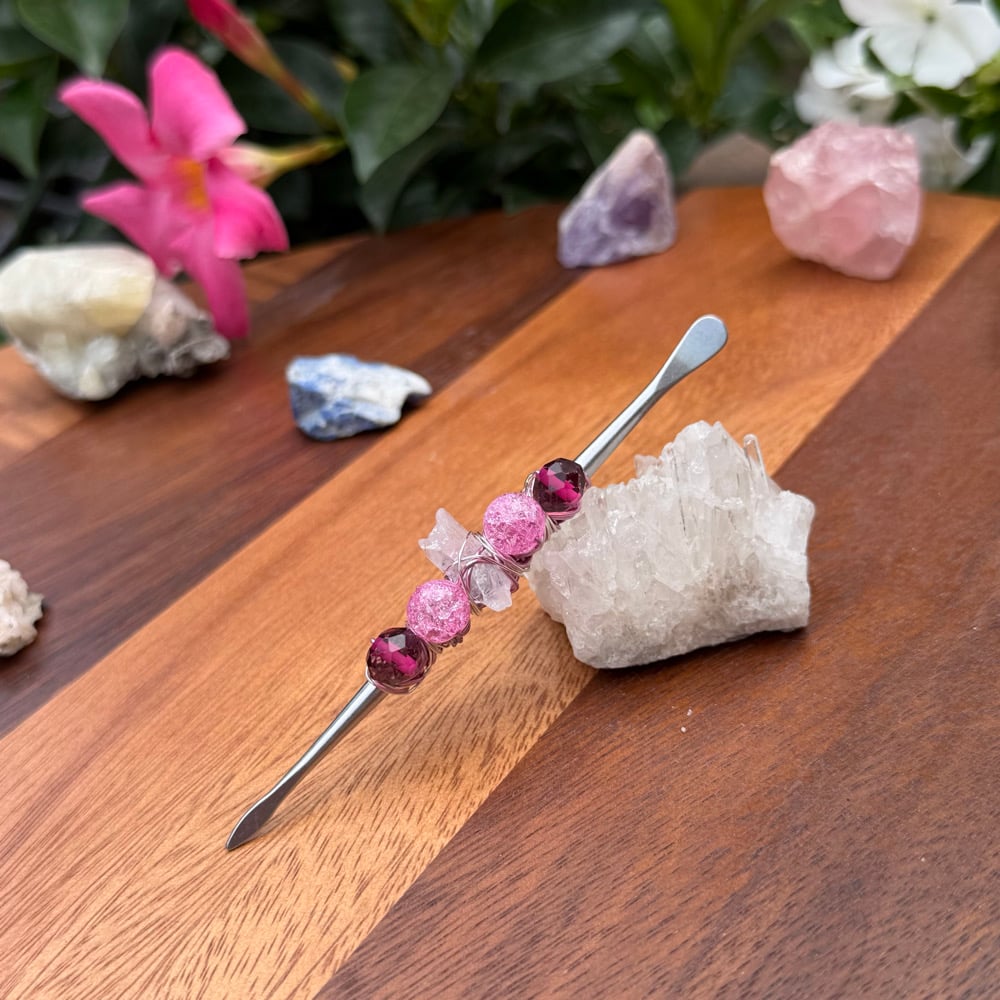 Image of magenta mama dab tool