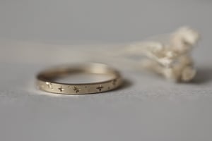 Image of 18ct Yellow gold 2mm ‘Star' Eternity ring