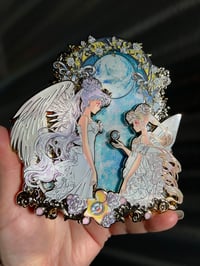 Image 2 of Königreich des Mondes enamel pin