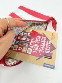 Image 2 of Pochette à livre LA LECTRICE toile de coton rayée rouge