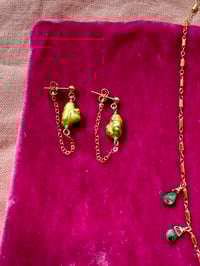 Green keshi chain earrings 