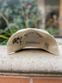 Image 3 of Yankee “ Never Lose” SnapBackHut Cream Black Brim